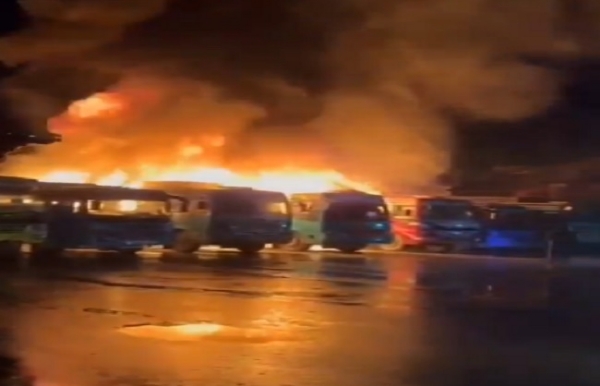 কুপওয়ারা বাসস্ট্যান্ডে আগুন, ভস্মীভূত হয়ে গেল ৬টি বাস