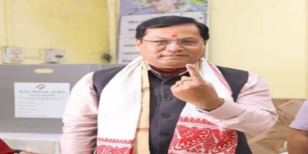 অসমে প্রায় ১০০টি আসনে জয়ী হবে এনডিএ, ডিব্রুগড়ে ভোট দিয়ে আত্মবিশ্বাসী কেন্দ্ৰীয় মন্ত্ৰী সর্বানন্দ