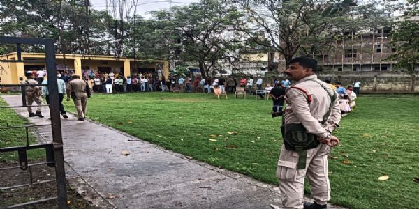 অসমে শান্তিপূর্ণভাবে চলছে ভোটগ্ৰহণ, সকাল ৯-টা পর্যন্ত ভোট পড়েছে ১৭.৮৭ শতাংশ