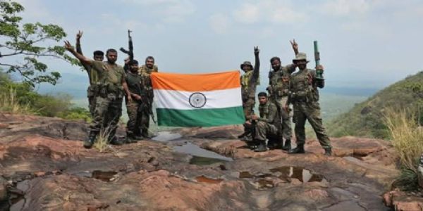 কচ্ছে শৌর্য দিবস উদযাপন, সিআরপিএফ জওয়ানদের কুর্নিশ অমিত শাহের