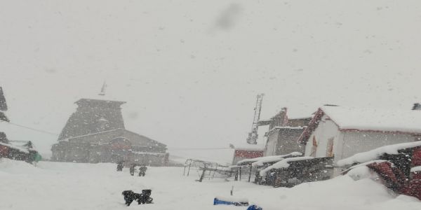 তুষারপাতের মধ্যেও কেদারনাথ যাত্রার প্রস্তুতি চলছে জোরকদমে