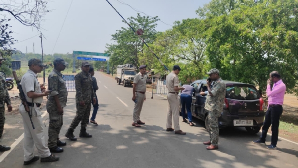 আসন্ন বিধানসভা নির্বাচনকে সামনে রেখে ঝাড়গ্রাম জেলায় নিরাপত্তা ব্যবস্থা আরও জোরদার করেছে পুলিশ প্রশাসন আসন্ন বিধানসভা নির্বাচনকে সামনে রেখে ঝাড়গ্রাম জেলায় নিরাপত্তা ব্যবস্থা আরও জোরদার করেছে পুলিশ প্রশাসন