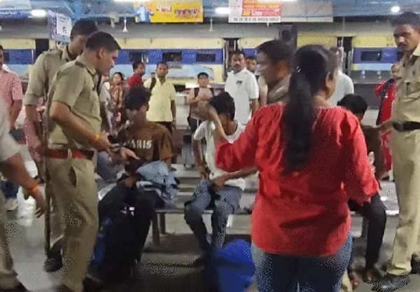 উজ্জয়িনী-নাগদা স্টেশনে ট্রেন থেকে উদ্ধার ২৬ জন নাবালক,পাচারের আশঙ্কা