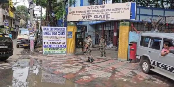 স্ট্রং রুম ঘিরে মধ্যরাতে উত্তেজনা বারাসাতে, মুখোমুখি তৃণমূল-বিজেপি সমর্থকরা