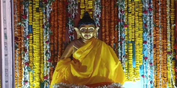 বৌদ্ধ পূর্ণিমায় মালদার একমাত্র বৌদ্ধ মন্দিরে ভক্তদের ঢল, বিতরণ অন্নপ্রসাদ