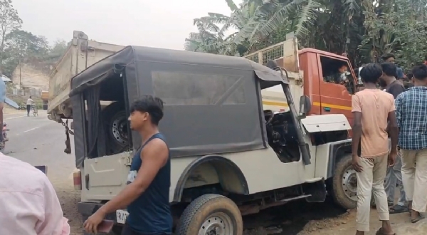 সড়ক দুর্ঘটনায় আহত চার