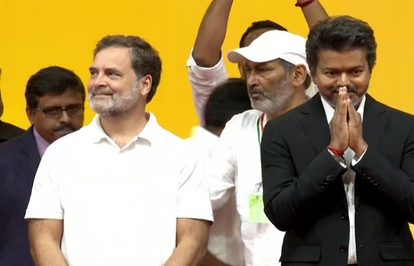 তামিল রাজনীতিতে নতুন যুগের সূচনা, মুখ্যমন্ত্রী হিসেবে শপথ বিজয়ের