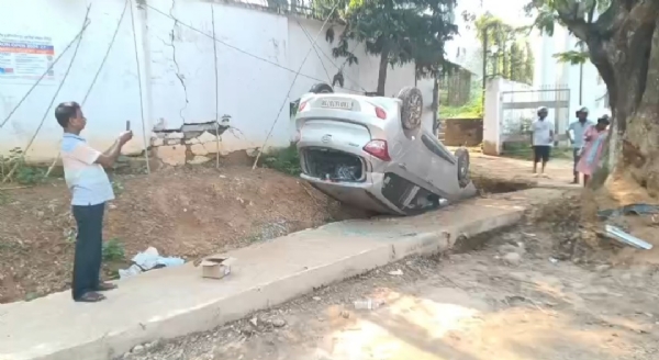দুর্ঘটনায় বেপরোয়া গাড়ি