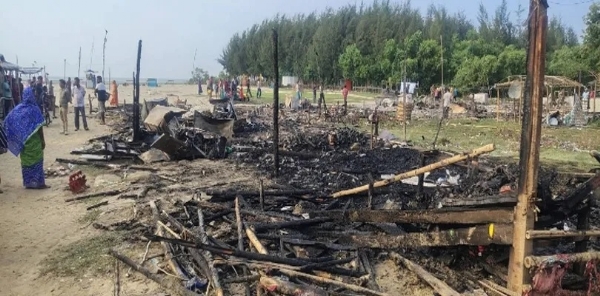 পূর্ব মেদিনীপুরে মধ্যরাতে আগুন, পুড়ে ছাই একাধিক দোকান