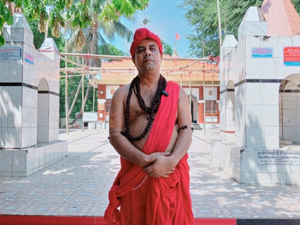 মহেশখালী আদিনাথ মন্দিরের প্রধান পুরোহিত রাহুল চক্রবর্তী