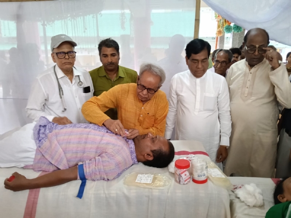 রক্তদান শিবিরে মেয়র