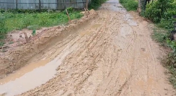 রাস্তার বেহাল অবস্থা