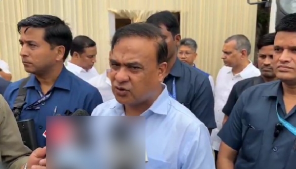 সাংবাদিকদের সঙ্গে কথা বলছেন মনোনীত-মুখ্যমন্ত্রী হিমন্তবিশ্ব শর্মা