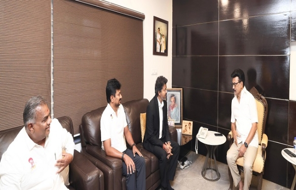 স্ট্যালিনের বাসভবনে গিয়ে সাক্ষাৎ বিজয়ের