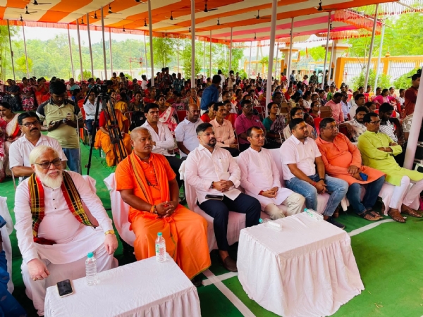 মন্ত্রী সুশান্ত চৌধুরী সহ অন্যান্যরা