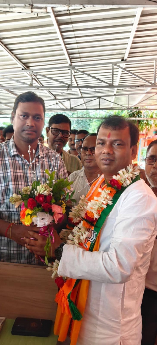 আলু ব্যবসায়ীদের বিধায়ককে সম্বর্ধনা গোঘাটে