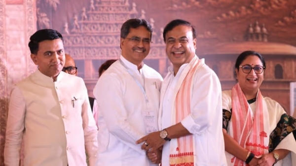মানিক-হিমন্তবিশ্বের উচ্ছ্বসিত শুভেচ্ছা বিনিময়, রয়েছেন আরও দুই মুখ্যমন্ত্রী দিল্লির রেখা গুপ্তা এবং গোয়ার প্রমোদ সাওয়ন্ত