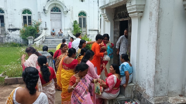 রাজবাড়িতে মঙ্গলচন্ডী পূজা