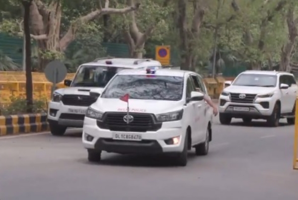 প্রধানমন্ত্রীর আহ্বানে সাড়া, কনভয়ে গাড়ির সংখ্যা কমালেন অমিত শাহও