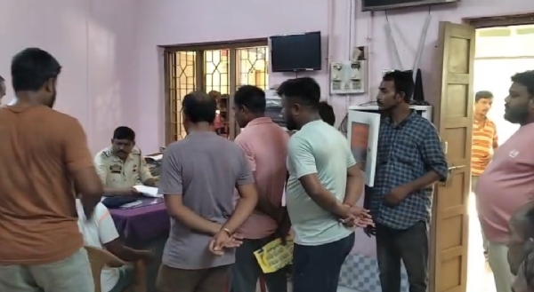 থানায় ডেপুটেশন অটোচালকদের