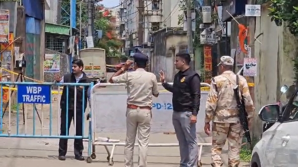 সিবিআই দল মধ্যমগ্রামে