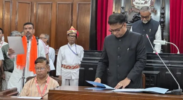 ভবানীপুরে বিধায়ক হিসেবেই শপথ শুভেন্দুর, নন্দীগ্রাম নিয়ে শুরু জল্পনা