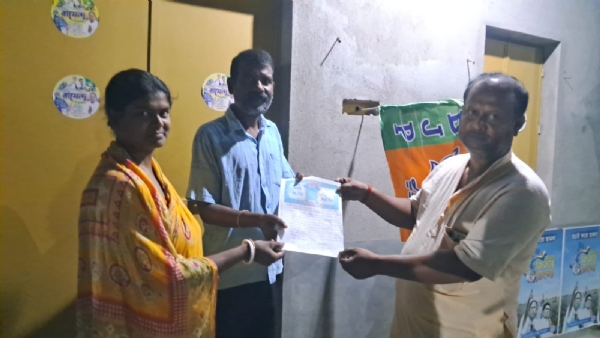 তৃণমূল কার্যালয় তুলে দিচ্ছেন বিজেপির হাতে