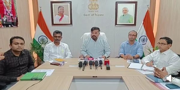 ত্রিপুরায় পেট্রোল-ডিজেল ও খাদ্যসামগ্রীর কোনও সংকট নেই, আতঙ্কিত না হওয়ার আহ্বান খাদ্যমন্ত্রীর