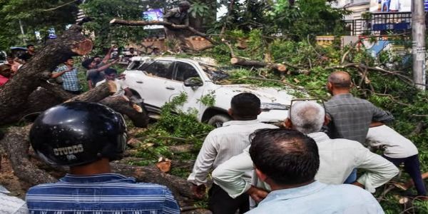 উত্তর প্রদেশে কমলা সতর্কতা, প্রবল ঝড়-বৃষ্টিতে ৪৩ জনের মৃত্যু