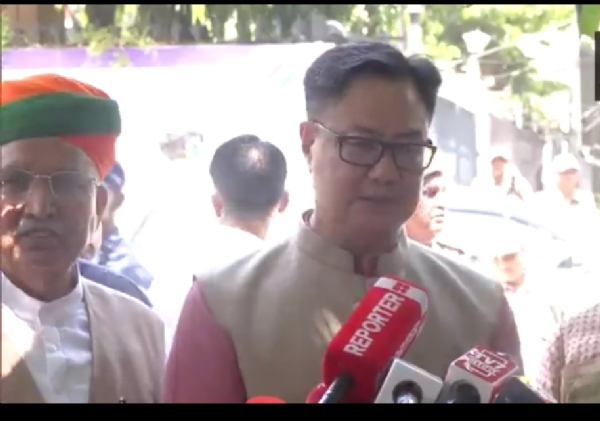 রাহুল গান্ধীর বিদেশ সফর নিয়ে প্রশ্ন তুললেন কেন্দ্রীয় মন্ত্রী কিরেন রিজিজু, সংসদে আগাম তথ্য দেওয়ার নিয়ম স্মরণ করালেন