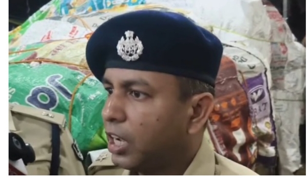 ঘটনা স্থলে পুলিশ