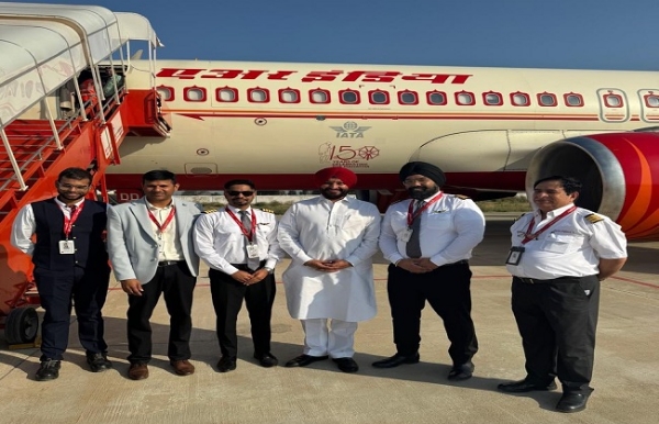 ৩০ বছরের অপেক্ষার অবসান, হালওয়ারা বিমানবন্দরে নামল প্রথম বাণিজ্যিক উড়ান