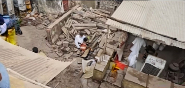 (আপডেট ) বিজয়পুরে বাড়ি ধসে একই পরিবারের ৪ জন সহ ৬ জনের মৃত্যু