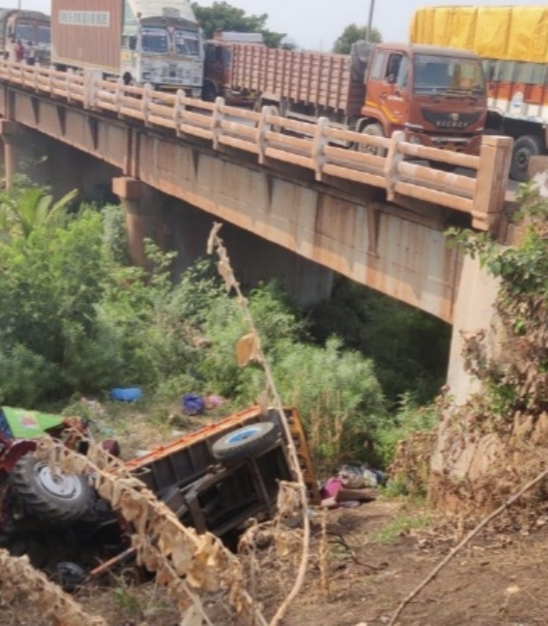 কর্ণাটকের তুঙ্গভদ্রা সেতুতে ভয়াবহ দুর্ঘটনা, ট্র্যাক্টর উল্টে ছয় জনের মৃত্যু, আহত একাধিক