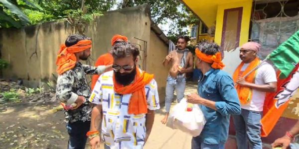 আরামবাগে বাড়ি বাড়ি লাড্ডু বিতরণ বিজেপির, জয়ের আনন্দে উৎসবের আবহ