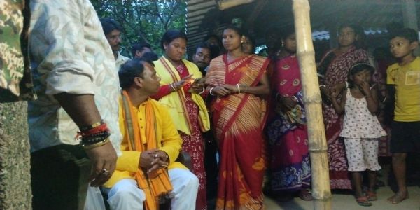 দুই সন্তান হারানো পরিবারের পাশে গোঘাটের বিধায়ক প্রশান্ত দিগার