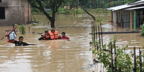 টানা বর্ষণে জলবন্দি শ্রীভূমি, প্রশাসনের তৎপরতায় উদ্ধার ২৭৬ জন
