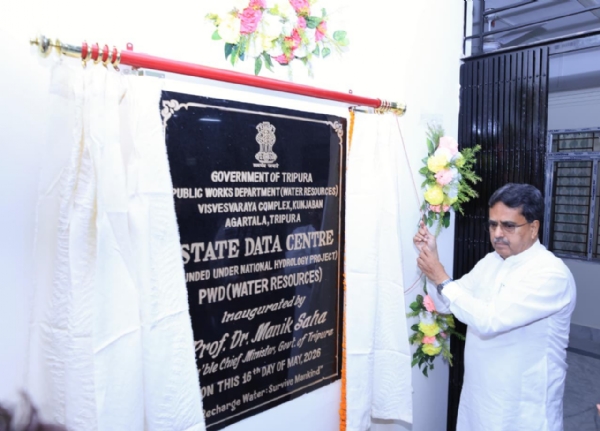 মুখ্যমন্ত্রী সহ অন্যান্যরা মুখ্যমন্ত্রী সহ অন্যান্যরা