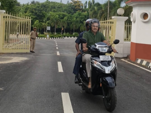 স্কুটিতে অর্থমন্ত্রী প্রণোজিৎ সিংহ রায়