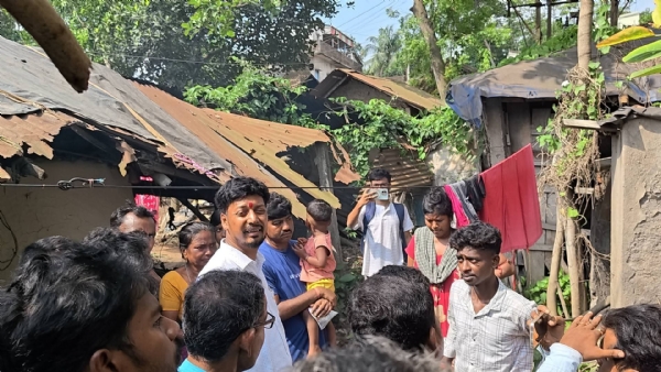ক্ষতিগ্রস্ত এলাকায় আরামবাগ বিধায়ক হেমন্ত বাগ