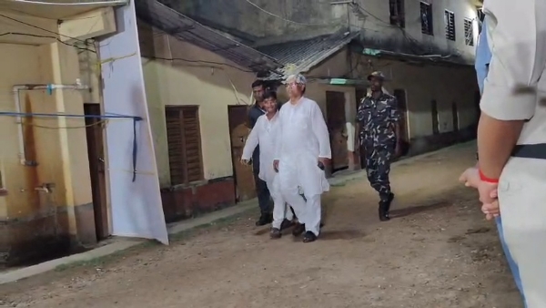 মুখ্যমন্ত্রী হওয়ার পর নন্দীগ্রামে বৈঠকে শুভেন্দু
