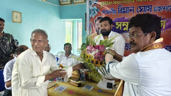 আলু ব্যবসায়ী সমিতির সম্বর্ধনা বিমান ঘোষ কে