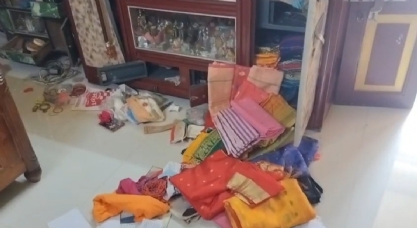 চার জায়গায় চুরি