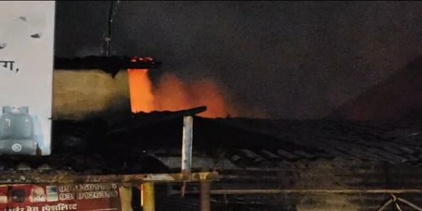 জব্বলপুরে গুরন্দি বাজারে ভয়াবহ আগুন, এলাকায় তীব্র আতঙ্ক
