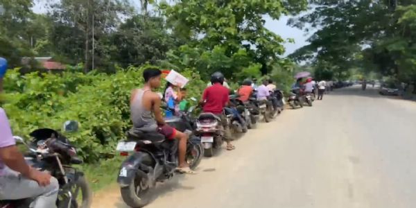 তেলিয়ামুড়ায় জ্বালানি সঙ্কট চরমে, কালোবাজারির দৌরাত্ম্যে নাজেহাল সাধারণ মানুষ
