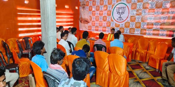 গোঘাটের বিধায়ক প্রশান্ত দিগারকে সম্বর্ধনা গ্রামীণ রোজগার সহায়কদের