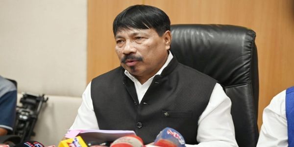 অসমে অন্তর্বর্তীকালীন সংসদীয় বিষয়ক দফতরের দায়িত্ব মন্ত্রী অতুল বরাকে