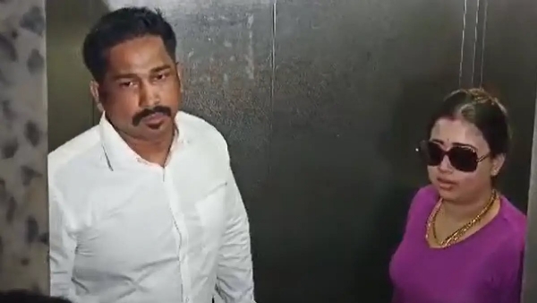 স্ত্রীকে নিয়ে সল্টলেকের সিজিও কমপ্লেক্সে হাজির হন সোনা পাপ্পু