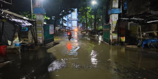 বৃষ্টিতেই বেহাল আরামবাগ মেডিকেল কলেজ ও হাসপাতাল-এর প্রবেশপথ