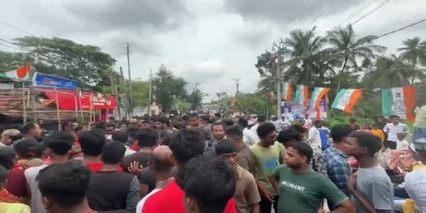 ফলতায় পুনর্নির্বাচনের দাবিতে পথ অবরোধ, ইভিএম বিতর্কে চড়ল রাজনৈতিক তরজা